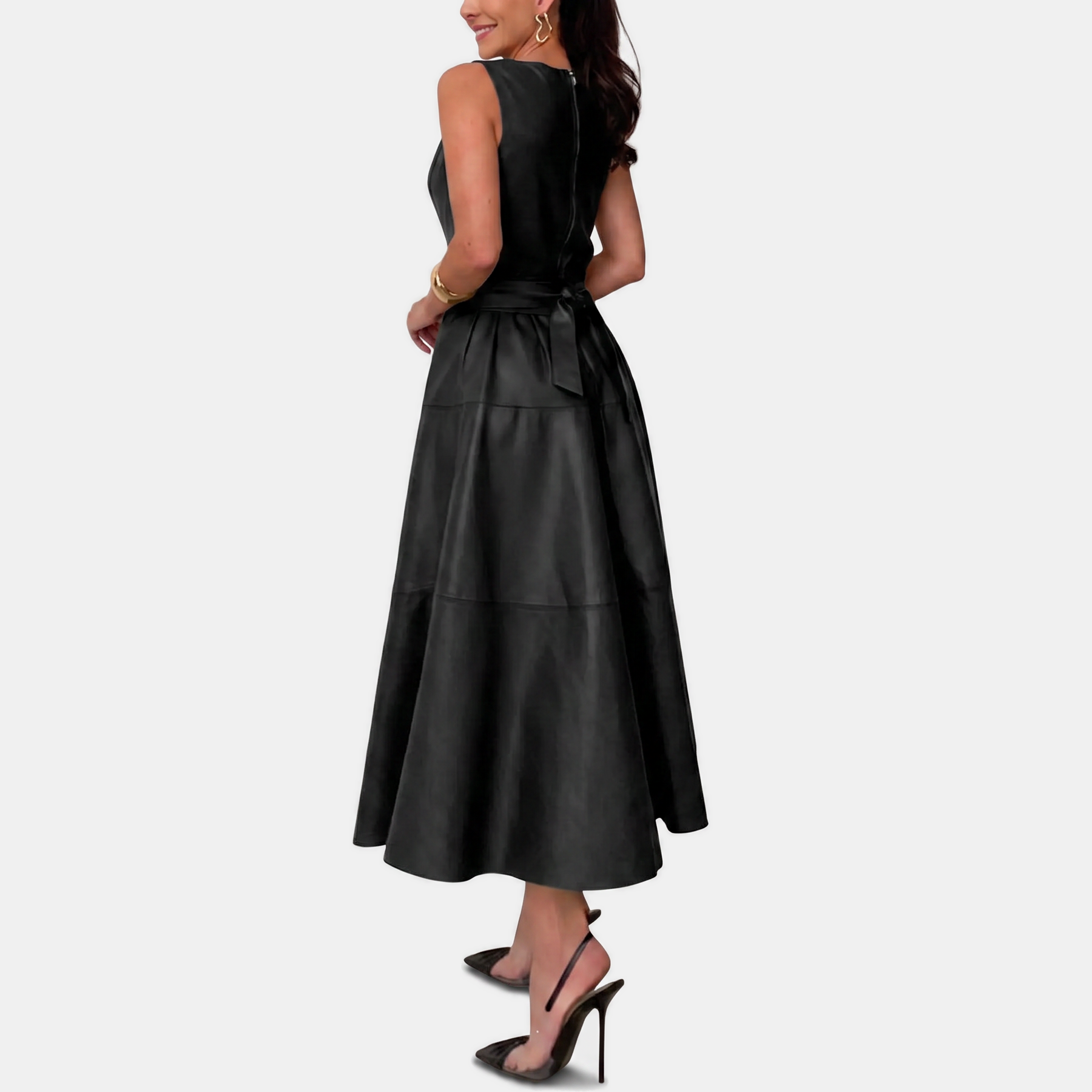 Fitted bodice with vertical seam detail