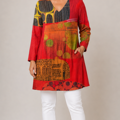Maria long blouse with V-neck in red print