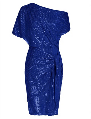Shoulder and neckline detail