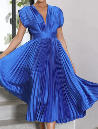 Pleated dress in blue