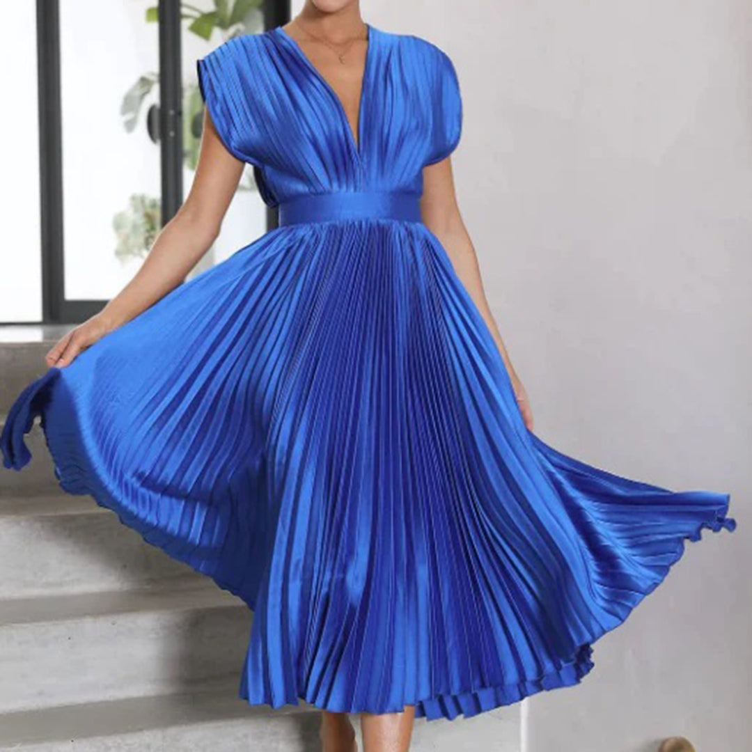 Pleated dress in blue