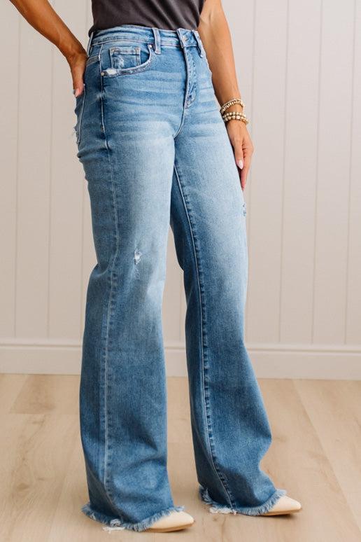 Eleanor High Rise Frayed Hem Jeans in Medium Wash, frayed hem detail