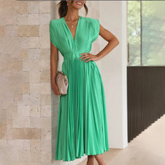Pleated dress in green