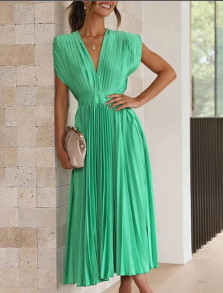 Pleated dress in green