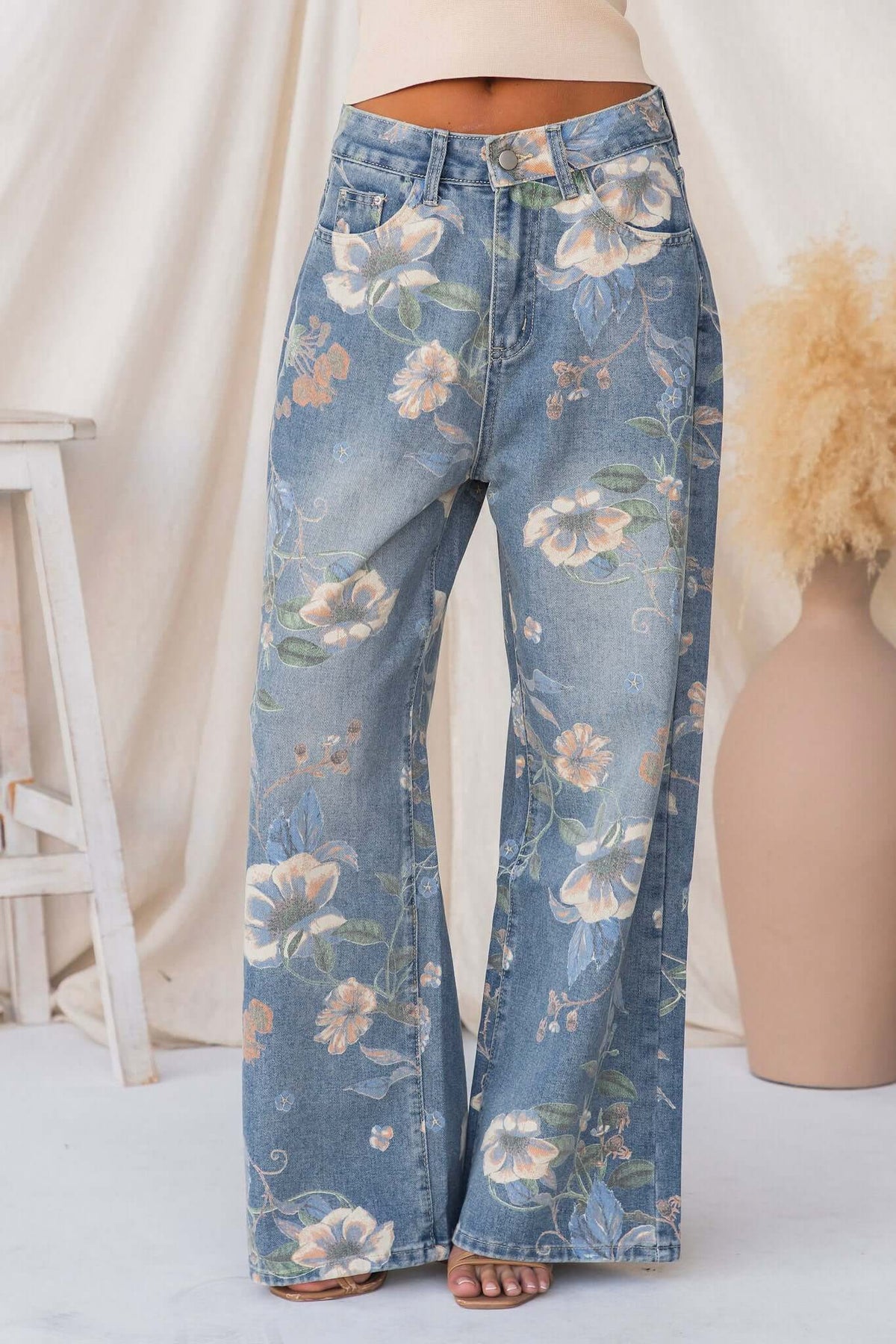 Juno relaxed fit denim jeans, detail