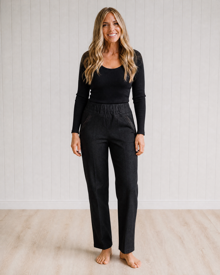Wilma Straight Leg Jeans with Side Pockets and Elastic Waist