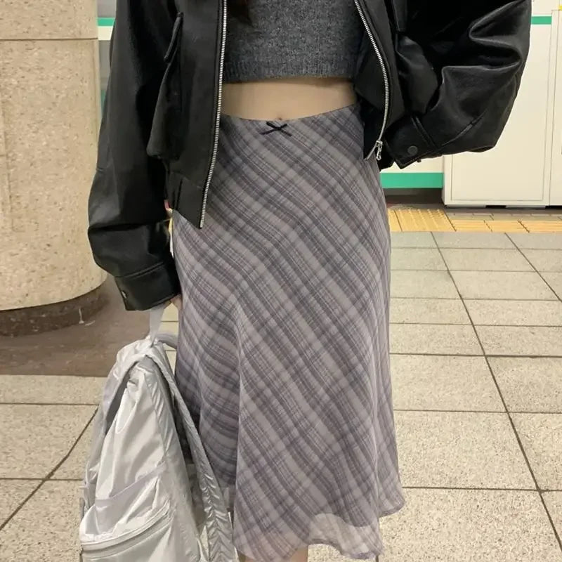 Close view of the plaid fabric