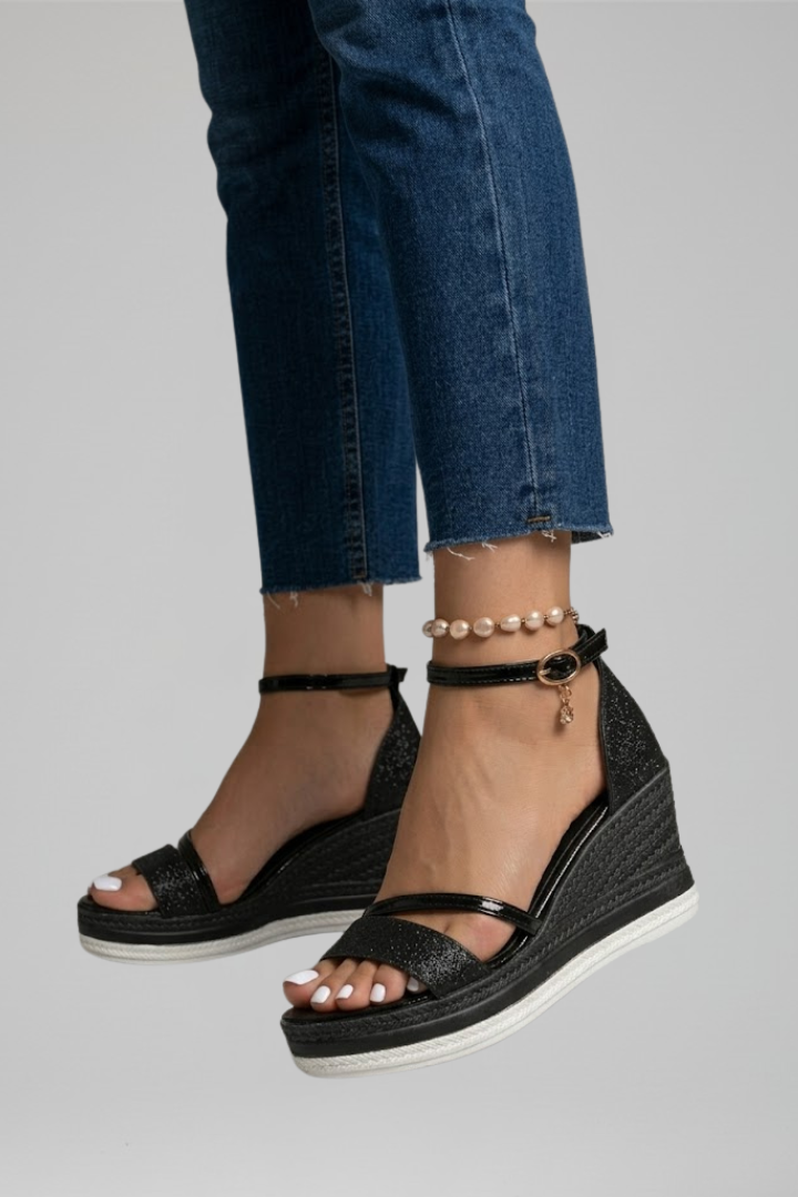Delphine cushioned sandals in black