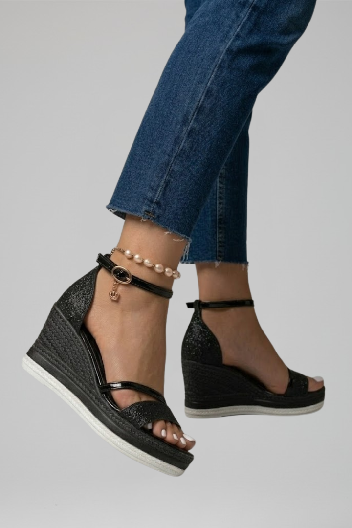 Delphine cushioned sandals, footbed