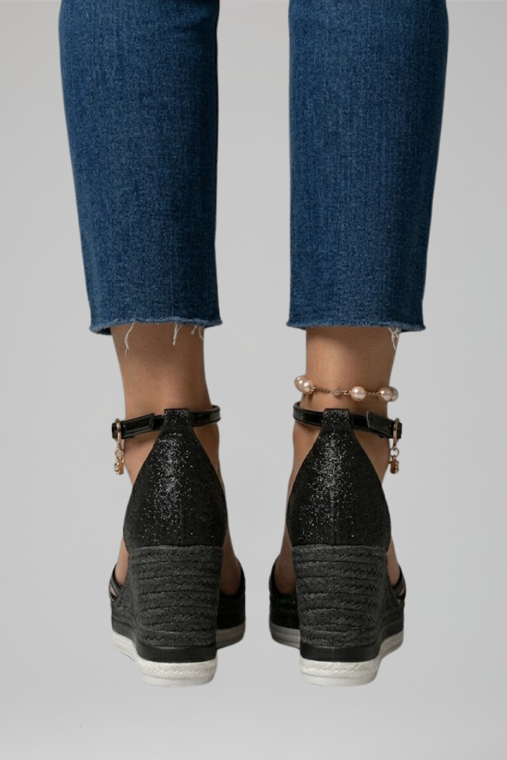 Delphine cushioned sandals, sole