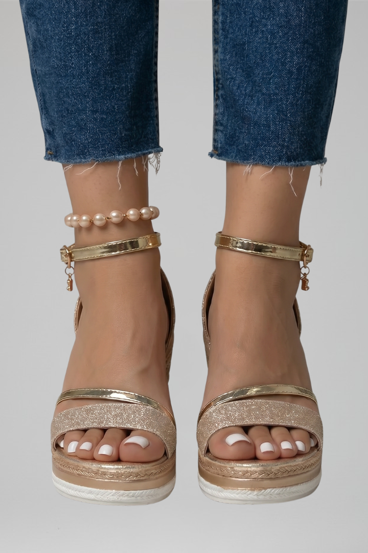 Delphine cushioned sandals in gold